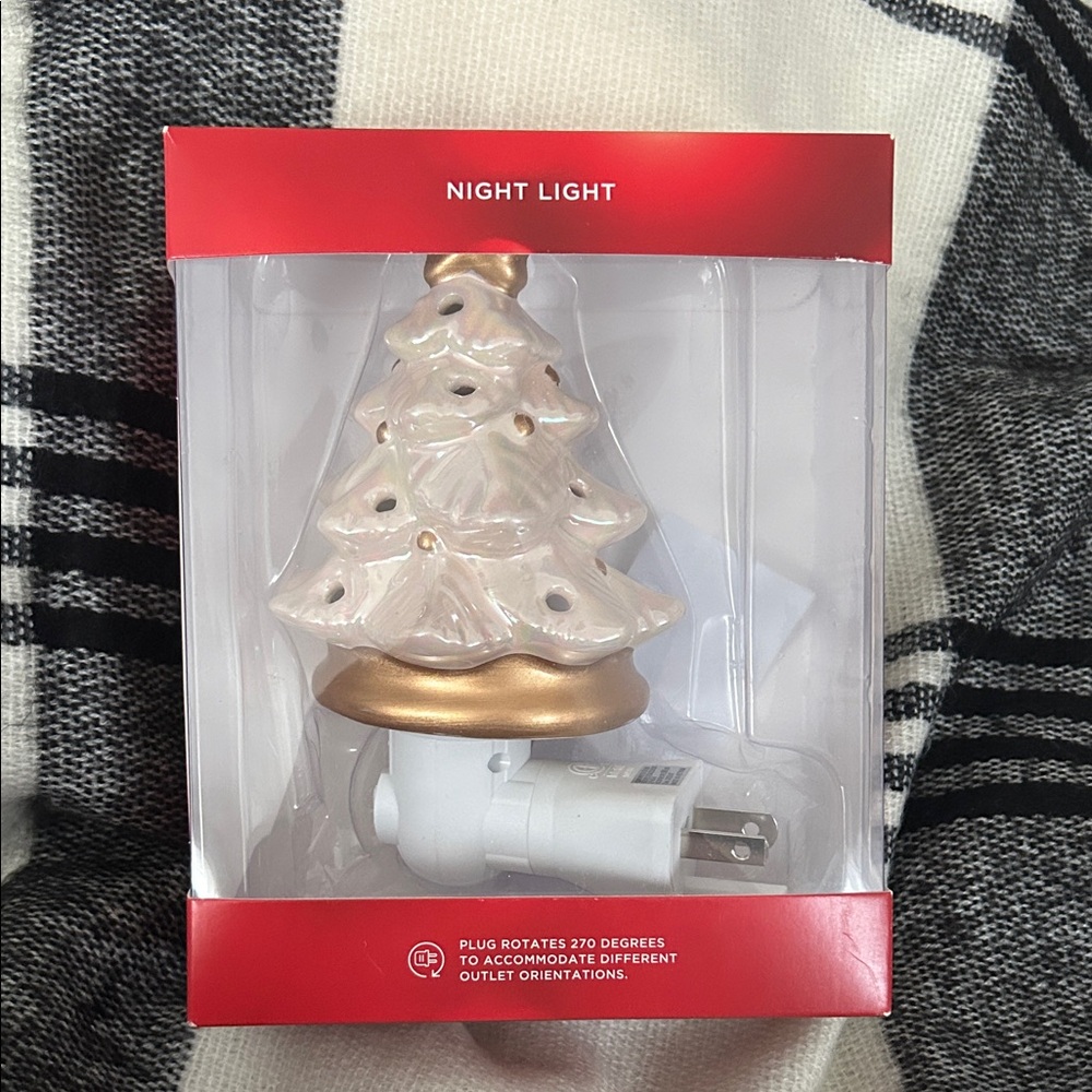NWT St. Nicholas Square Ceramic Christmas Tree Night Light